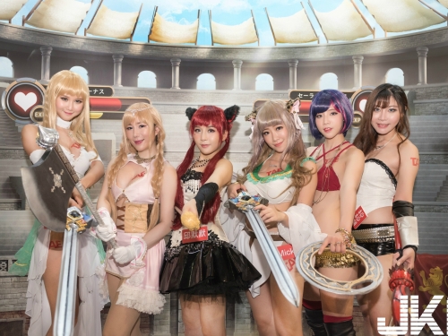 火辣美少女大玩角色扮演！蒐集到各種「跨次元爆乳」還能把SG們帶回家！
