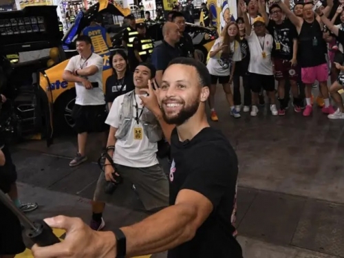 NBA》柯瑞中國行大秀三分！連進34球後投失發出慘叫　還練習中文