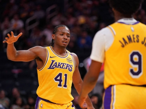 NBA》熱身賽打出驚奇！湖人簽下落選小將 裁掉211公分中鋒