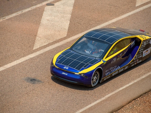 世界太陽能電動車大賽澳洲登場 台灣也參賽 長征3千公里 挑戰高溫、強風、野生動物
