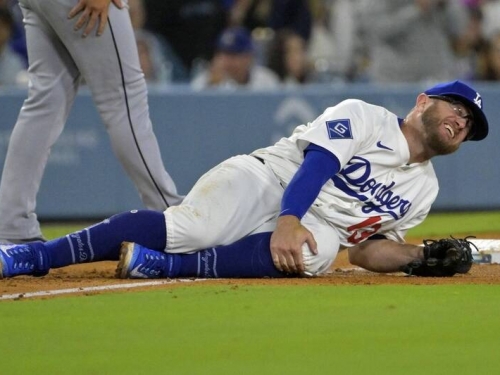 MLB》道奇球星馬恩西左膝遭撞傷提前退場！ 教頭說明最新情況