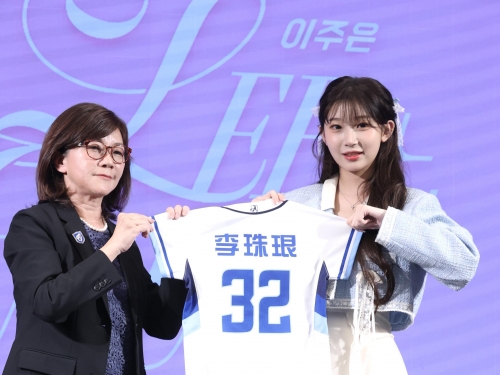 富邦悍將李珠珢見面會 正式以Fubon Angels亮相