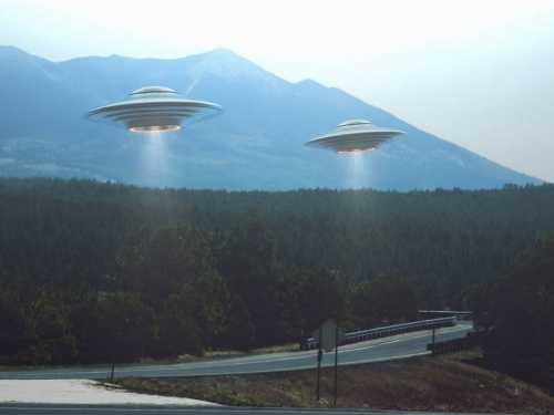 韓國出現UFO艦隊 射出刺眼橘光 分裂出6艘瞬間消失