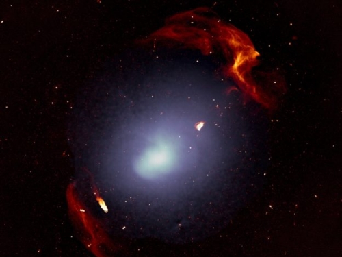 分析 7 億光年外星系團，發現規模比銀河系還大的衝擊波