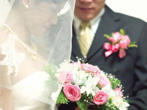 新郎「脫單夜」太嗨婚禮遲到4小時！ 新娘氣到改嫁賓客