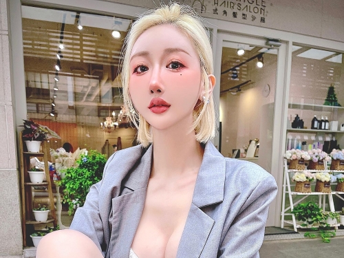 「葉妮妮Minnie」辣妹熱褲大面積裸露！「白嫩美腿+小褲褲」一次讓你看到飽