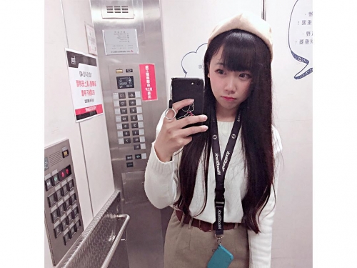 正妹服飾店店員「小儀」外型甜美脾氣卻不好　長輩兇兇的！
