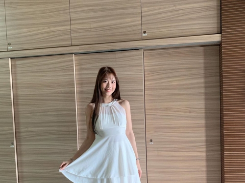 正修科大校花「李花fafa」甜美酒窩讓人戀愛　逆天長腿好性感！