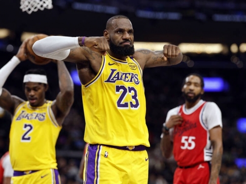 NBA》慶祝東契奇加入！詹姆斯砍26分率湖人打爆快艇收3連勝