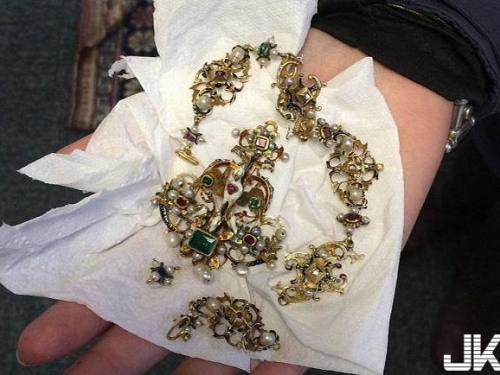 英國媽媽有眼不識泰山 差點用81萬古董換嬰兒車