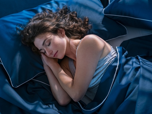 別再老是喝牛奶了！專家公開6大類助眠食物 讓你「好好睏」