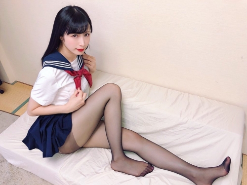 這個透膚度很可以！170公分8頭身「中條カノン」騷曬薄紗黑絲極上美腳　不脫也讓人硬爆