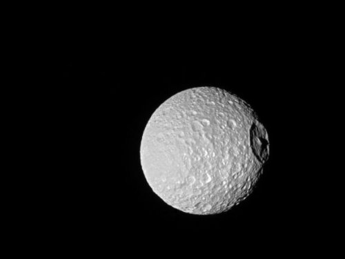 一反死星印象，土衛一可能也有地下海洋
