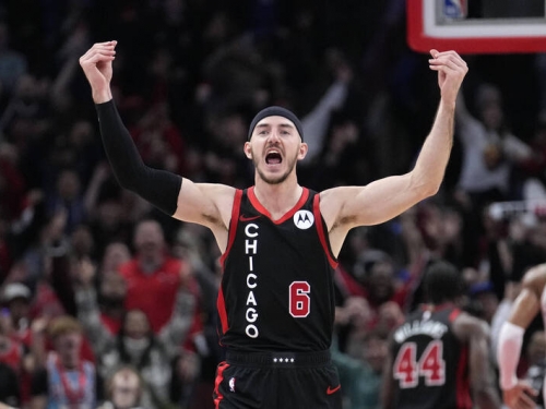 NBA》禿曼巴太狂！卡盧索超神救命三分彈 沒有雙星的公牛震撼公鹿