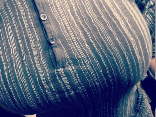 「著衣巨乳」系列！飢渴姐姐最愛不穿內衣自拍！低調的奶奶最讚惹...