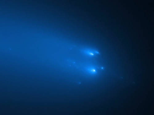 彷彿電影情節 哈伯望遠鏡拍下彗星崩解瞬間