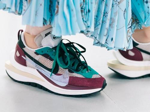 雙勾帥！Nike x Sacai全新聯乘時裝秀登場，三個配色一次公開