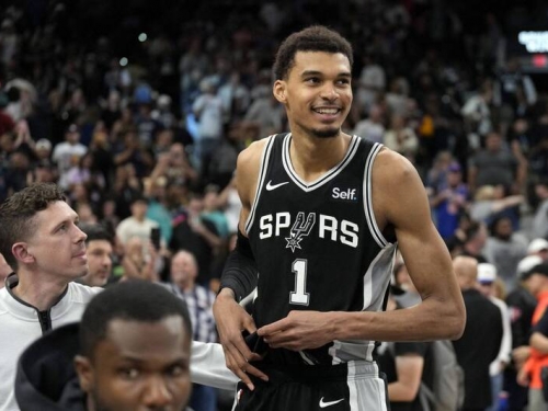 NBA》「斑馬」40分20籃板寫31年超狂偉業！尼克布朗森轟61分仍輸球