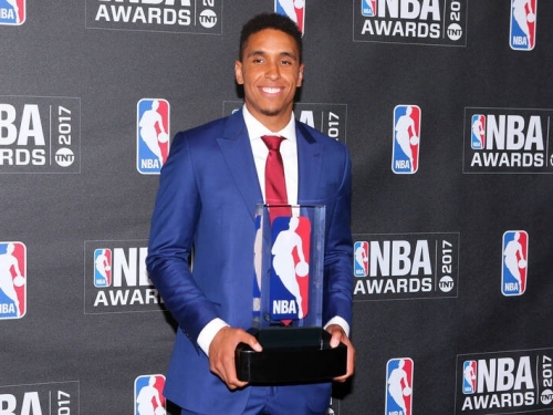 NBA》震撼退休！ 前新人王與年度最佳第六人布洛格登高掛球鞋