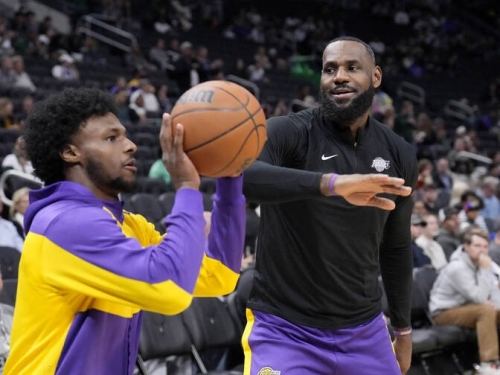 NBA》拒答有關布朗尼的問題 詹姆斯：去問他吧！他是個大人了