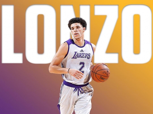 「『曼巴精神』讓我扭轉乾坤」球哥穿Kobe鞋上演準大三元 詹皇讚：有夠會傳！