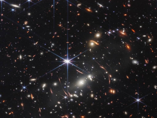科學家頭痛 韋伯望遠鏡的早期宇宙照片與天文理論不符