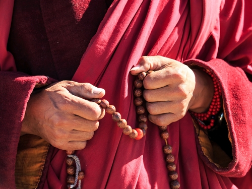 古代傳奇高僧 被逼破戒娶妻 一次納10歌女