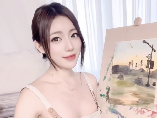 巨乳美女畫家「謝立琪 Kiki」只穿圍裙作畫！「白嫩胴體」若隱若現好撩人