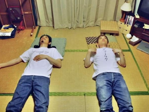 超人氣日漫《聖☆哥傳》真人版電影預告來了！耶穌和佛祖在東京展開爆笑同居生活