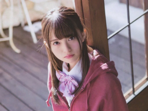 日本偶像團體「乃木坂46」成員《西野七瀬》拍寫真大解放！一絲不掛裹窗簾露甜笑……