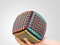 神人專用！　香港巨無霸魔術方塊有1014個格子