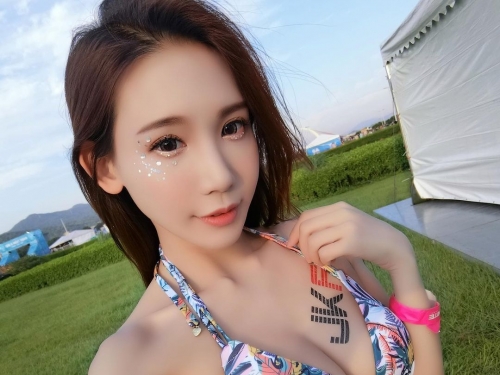 清純小秘書「楊羽霏 Sunny」第一天報到就喊累　原來私下都爆乳耍壞