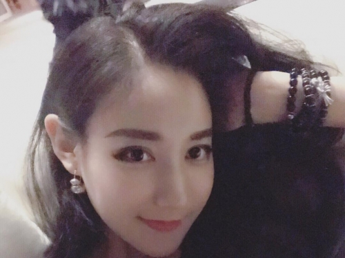 美腿界的天菜！留外高學歷正妹「細白嫩腿」看不膩！曲線太噴火了…