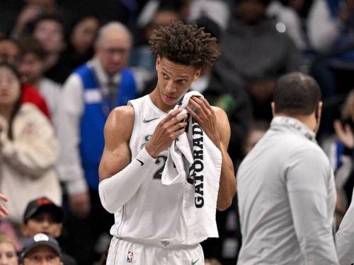 NBA》一度只剩7人能上！傷兵滿營的獨行俠遭太陽燒毀苦吞5連敗