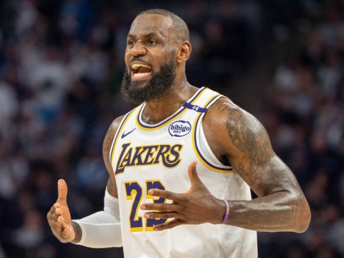 NBA》40歲又高薪！詹姆斯恐被湖人分手 尋求交易或買斷合約