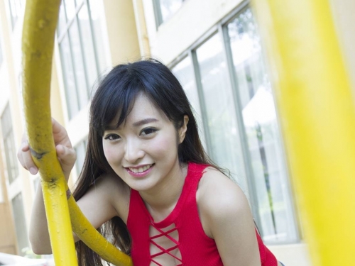 性感「正妹護理師」大爆白皙美乳　深溝好長一條！網友跪求幫打針...
