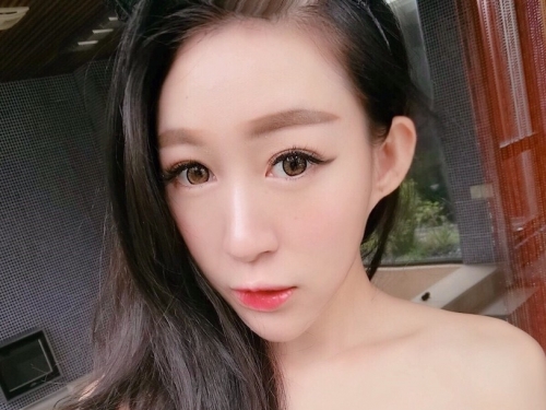 IG超辣神人級正妹！「逆天長腿」猛到讓人受不了！