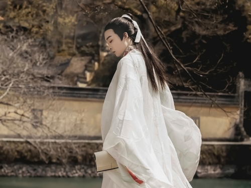 古代書生上京趕考 帶再多盤纏也不怕山匪搶 原因出乎意料