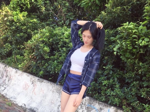 有夠狂！白嫩「長腿正妹」一雙腿就完封！美腿控絕對無法招架！