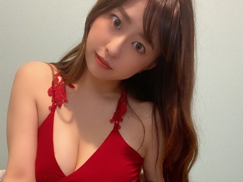 巨尻卡住遊泳圈！性感蜜腿大姐姐「水樹たま」看不出來已經35歲
