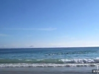 他原本只想拍拍大海的美景，不料卻拍到了罕見而驚險的畫面