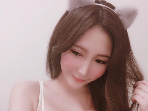 大眼甜姐兒「Betty 珼珼」甜美笑容讓人戀愛　標準女友系妹子在這啦！