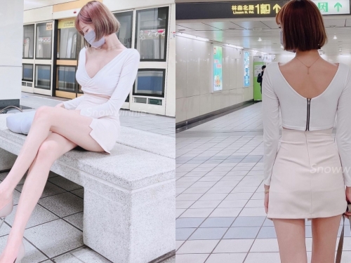 捷運站內驚見「雪白美腿正妹」！深V爆乳超犯規，還有火辣包臀裙秀「白皙長腿」！
