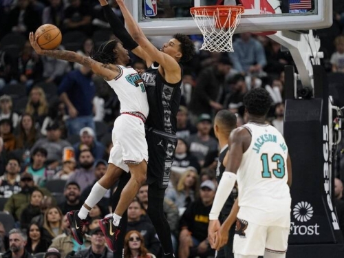 NBA》兩度遭對手暴力顏扣！溫班亞馬狂搧8火鍋 馬刺仍遭灰熊逆轉