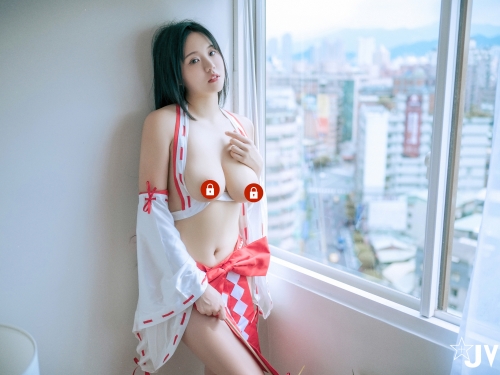 路上被巨乳萌妹「寶七」搭訕！自稱是小巫女，要幫人射空體內的汙穢！
