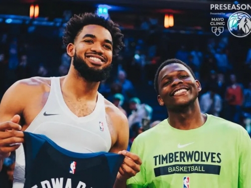 NBA》Edwards和Towns交換球衣：NBA冷酷交易摧毀不掉的真摯感情