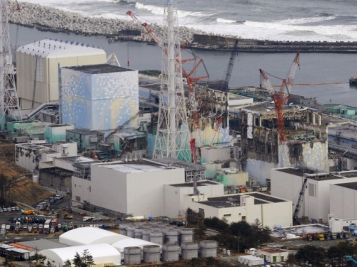 防護衣取得困難 福島核電廠清潔員恐改穿雨衣