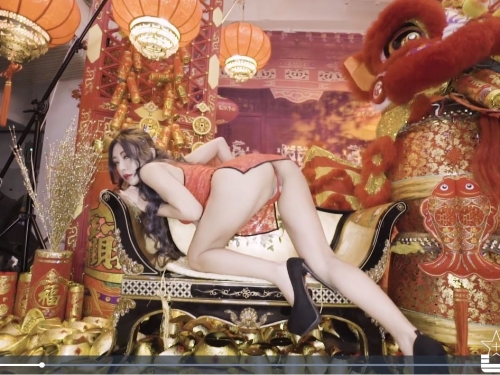 過激畫面！「女神唐琦琦」開衩旗袍大秀逆天美腿，小丁緊勒蜜桃臀性感上架