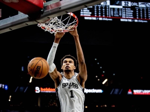 NBA》「控球之神」保羅首度合體天才斑馬！ 精彩空接灌籃嗨翻全場