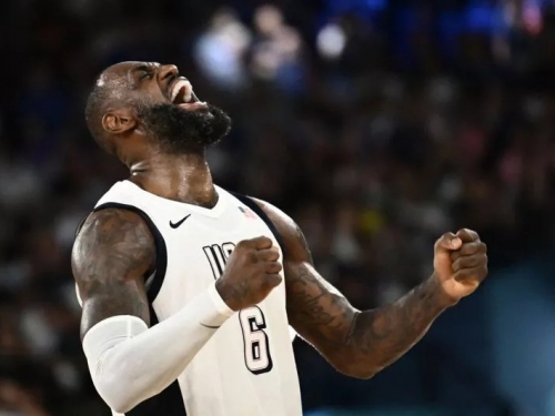 奧運男籃》2度大三元史上第一人 詹姆斯向塞爾維亞致敬